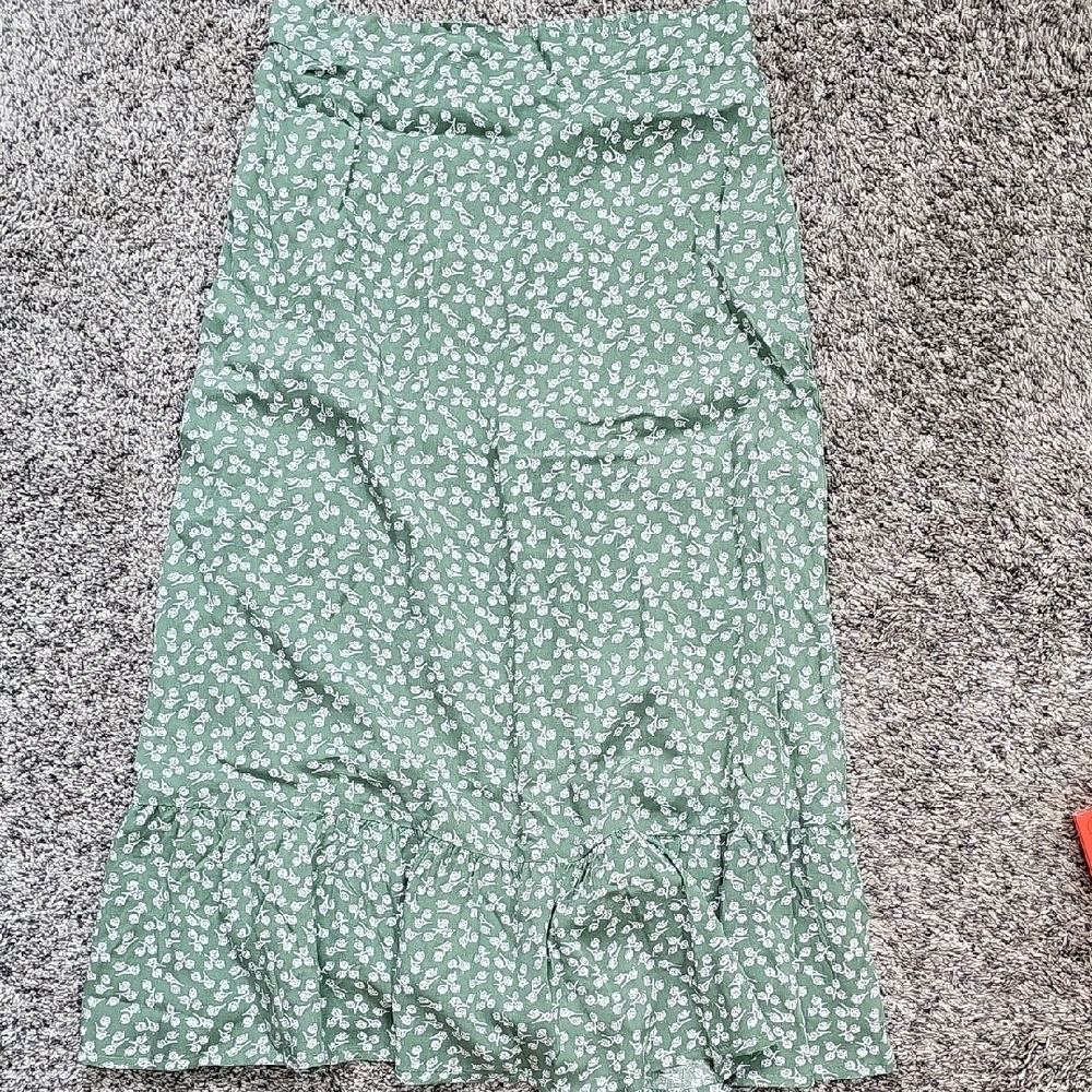 Green Midi Pencil Skirt for Casual Resort Wear